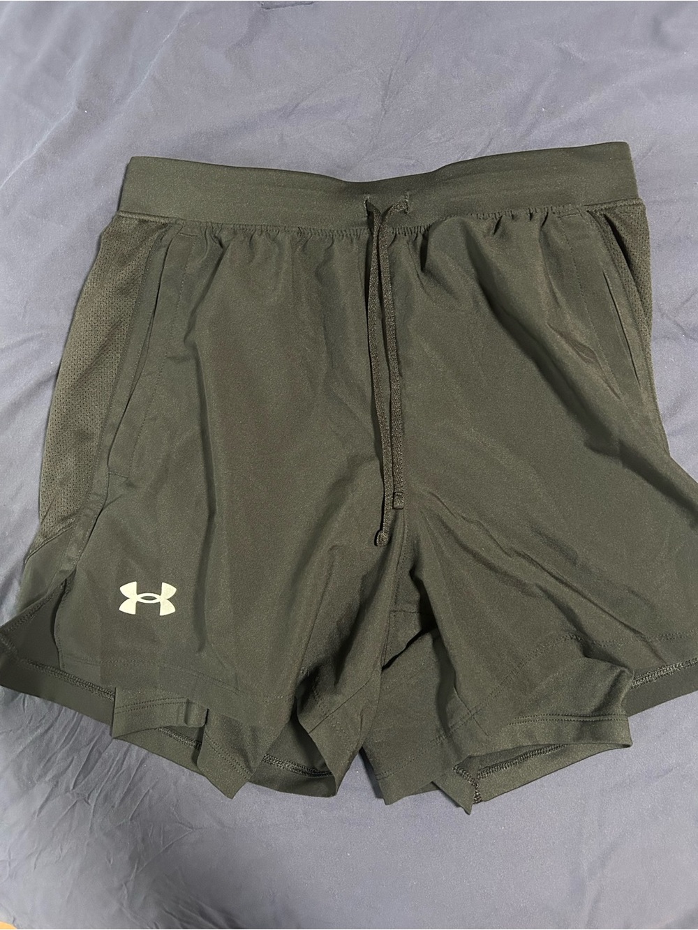 Under Armour Men's Athletic Shorts in Black Like New